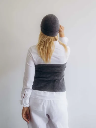 Dámske oblečenie dvojset MAGNHILD tmavosivý – zadný pohľad.