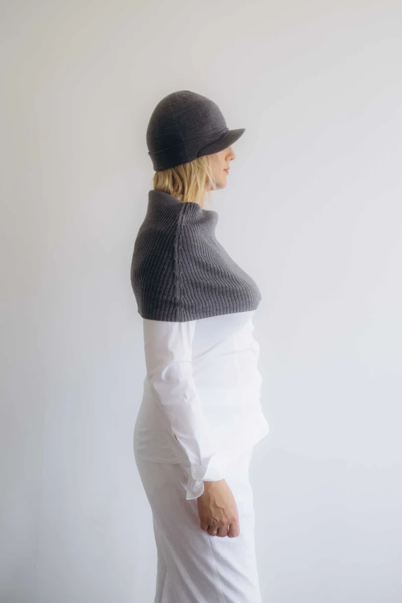 Dámske oblečenie dvojset INGEBORG tmavosivý – bočný pohľad.