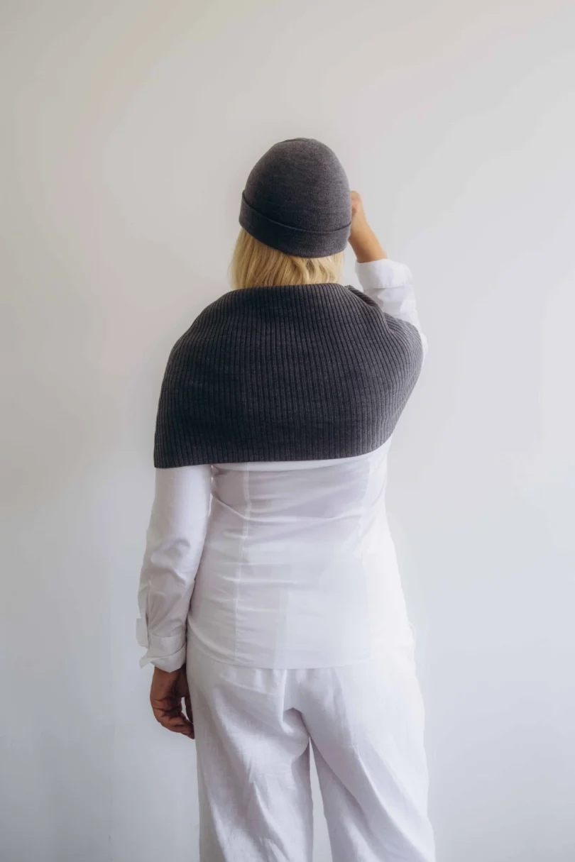 Dámske oblečenie dvojset INGEBORG tmavosivý – zadný pohľad.