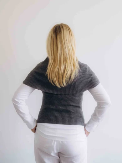 Dámske oblečenie dvojset RAGNILD tmavosivý – zadný pohľad.