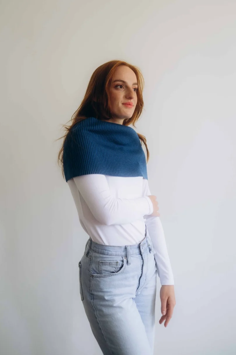 Dámske oblečenie nákrčník TANJA tmavotyrkysový – bočný pohľad na elegantný doplnok.