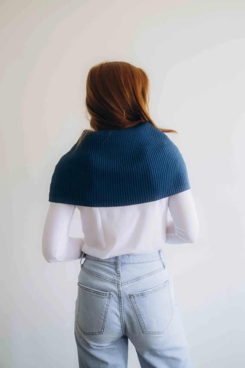 Dámske oblečenie nákrčník TANJA tmavotyrkysový – zadný pohľad na štýlový doplnok.