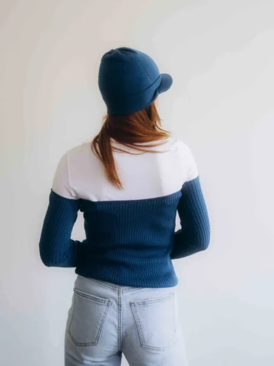 Dámske oblečenie trojset GUNVAR tmavotyrkysový – zadný pohľad na elegantný pletený set TATTJA.