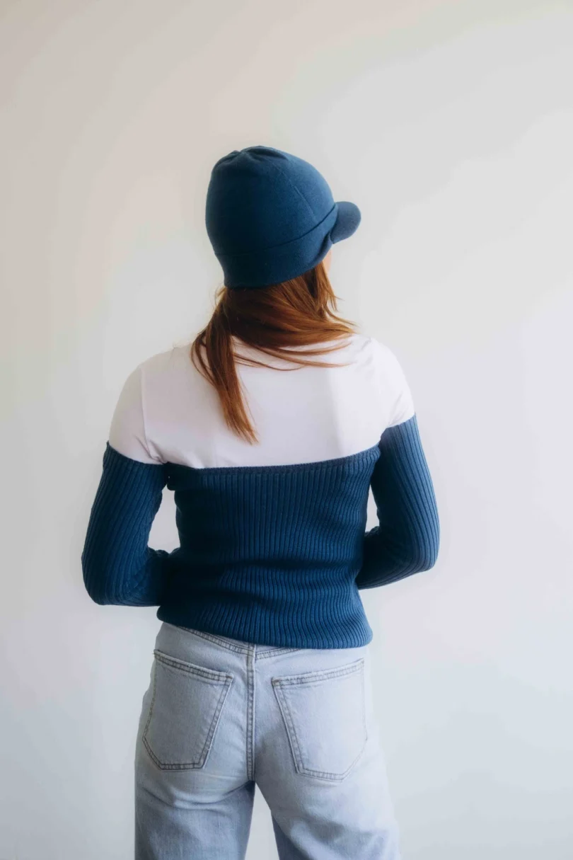 Dámske oblečenie trojset GUNVAR tmavotyrkysový – zadný pohľad na elegantný pletený set TATTJA.